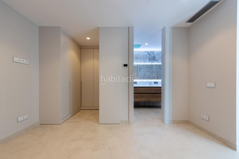 Foto 7f178d3c-305f-4e05-8036-f2d439429db1. Àtic amb aparcament piscina a Playa Levante Benidorm