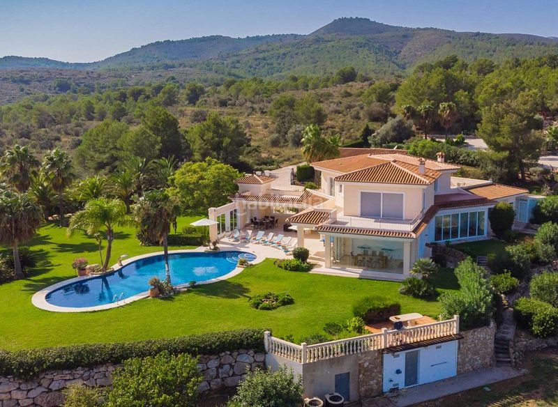 Foto 0bd024fe-ab8f-4a34-b53d-6af6615db08e. Xalet amb aparcament a Partida Comunes-Adsubia Xàbia