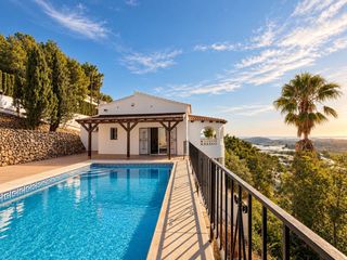 Xalet a Callosa d´en Sarrià. Villa moraira linda vista a montañas