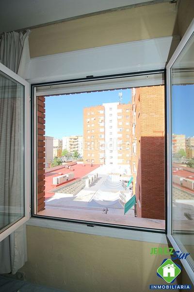 Foto 0c179e61-42e5-4e41-b892-7c8e9ad76278. Piso 5 dormitorios 2 baños y aseo con terraza y garaje en Jerez de la Frontera