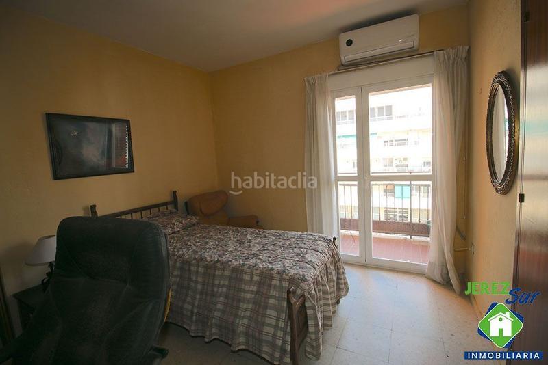 Foto 2d9346ed-8f9e-4042-aeb3-9bf5b29fd62c. Piso 5 dormitorios 2 baños y aseo con terraza y garaje en Jerez de la Frontera