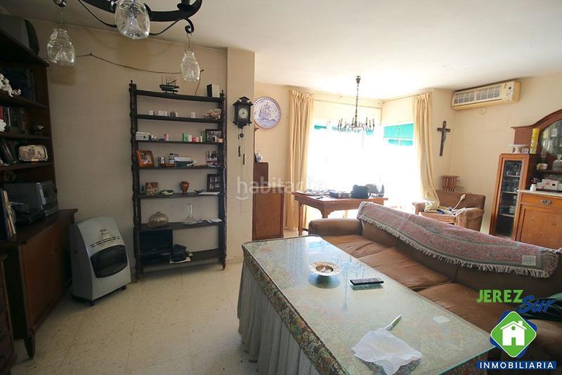 Foto 2ea91c5d-98ef-4546-babb-86df82706909. Piso 5 dormitorios 2 baños y aseo con terraza y garaje en Jerez de la Frontera