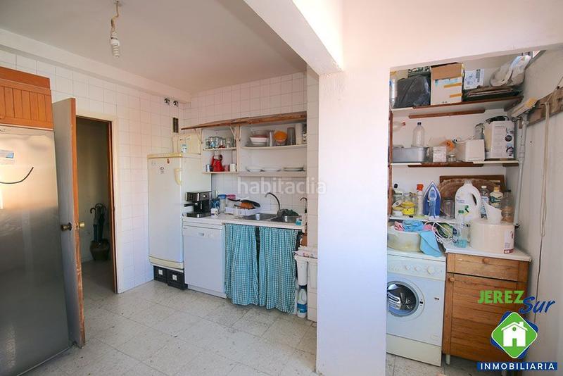 Foto 3c5e18a5-7a6e-4358-99cc-08834269ac17. Piso 5 dormitorios 2 baños y aseo con terraza y garaje en Jerez de la Frontera