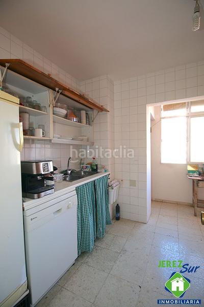 Foto 451bd233-d86d-4386-a0d1-aefdffcf1f71. Piso 5 dormitorios 2 baños y aseo con terraza y garaje en Jerez de la Frontera