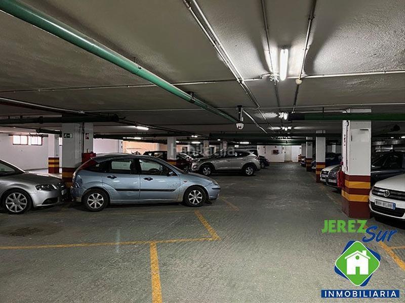 Foto 45d624f0-855b-4ff6-8474-ae9ef2525f40. Piso 5 dormitorios 2 baños y aseo con terraza y garaje en Jerez de la Frontera