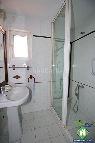 Foto 5903ad1c-10ed-4871-aa67-2e88bae8d3f4. Piso 5 dormitorios 2 baños y aseo con terraza y garaje en Jerez de la Frontera