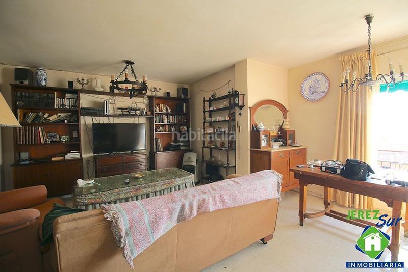 Foto 5ef25b7a-378e-4371-9452-db9d2ef8dd9f. Piso 5 dormitorios 2 baños y aseo con terraza y garaje en Jerez de la Frontera