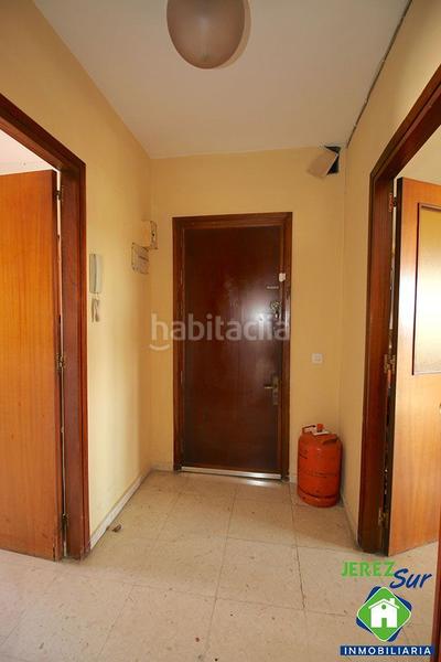 Foto 7303005b-7ec4-4307-ad6f-6abb367900d1. Piso 5 dormitorios 2 baños y aseo con terraza y garaje en Jerez de la Frontera
