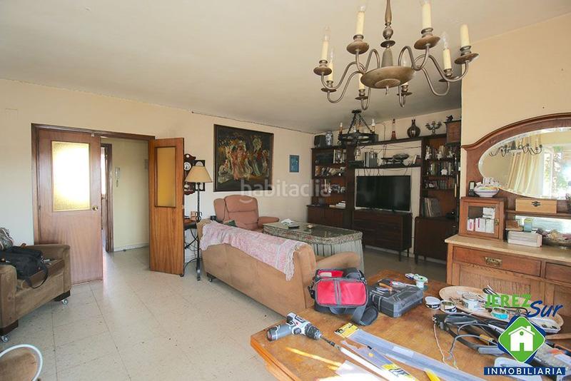 Foto 88325f48-9014-4cb5-8d66-e093fce948b1. Piso 5 dormitorios 2 baños y aseo con terraza y garaje en Jerez de la Frontera