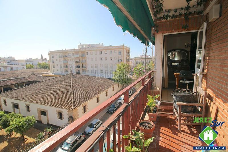 Foto 88686018-3fea-4ba1-88a4-2086bc95e4b8. Piso 5 dormitorios 2 baños y aseo con terraza y garaje en Jerez de la Frontera