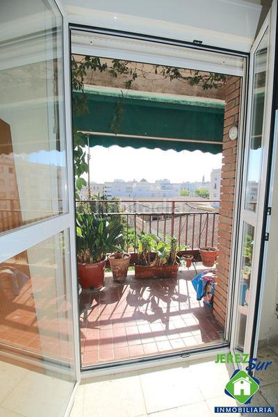 Foto 9c01205a-9951-46d8-8bcb-a49ab3eb91ed. Piso 5 dormitorios 2 baños y aseo con terraza y garaje en Jerez de la Frontera