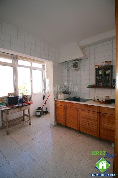 Foto f246b90c-22a2-4cc6-aba7-765207defc1b. Piso 5 dormitorios 2 baños y aseo con terraza y garaje en Jerez de la Frontera