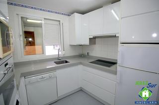 Miete Etagenwohnung in Centro. 2 dormitorios  baño completo y garaje