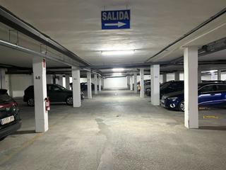 Autoparkplatz in Madre de Dios. Amplia plaza de garaje