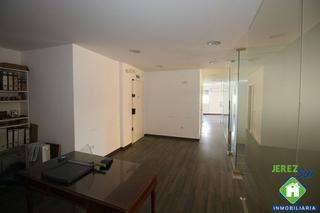 Location Local commercial à Centro. 103 m2 de oficina en 1 planta en centro de jerez