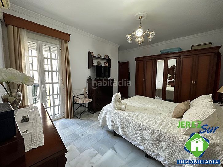 Foto 1ab24fd6-657b-45d1-b1b7-b8d701038e3f. Casa adossada a Centro Jerez de la Frontera
