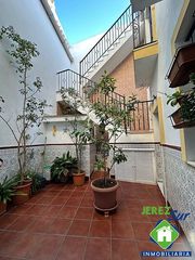 Casa a schiera in Centro. Casa típíca jerezana próxima a calle porvera