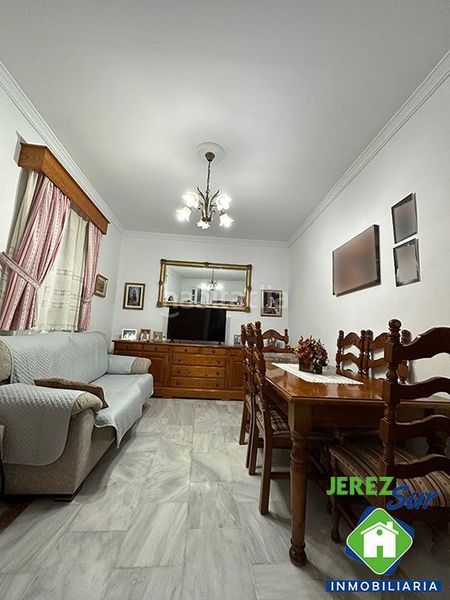 Foto 564224f5-4dfc-4d84-8964-63b7f2eee0bd. Casa adossada a Centro Jerez de la Frontera
