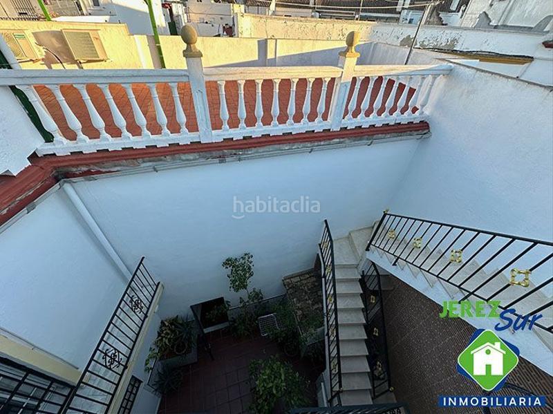 Foto c75ae4a5-6d54-4847-ad02-5cac9ce1c4a0. Casa adossada a Centro Jerez de la Frontera