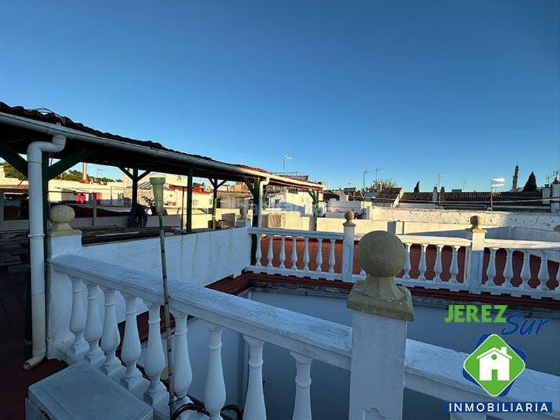 Foto cbbc47d0-88ad-45dd-a6e2-e3e4cda4454c. Casa adossada a Centro Jerez de la Frontera