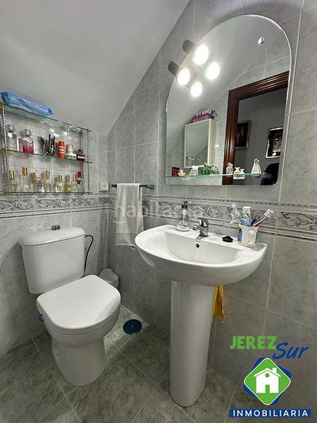 Foto d554a1d0-dca1-43ff-b03e-1f066ebd9a2c. Casa adossada a Centro Jerez de la Frontera