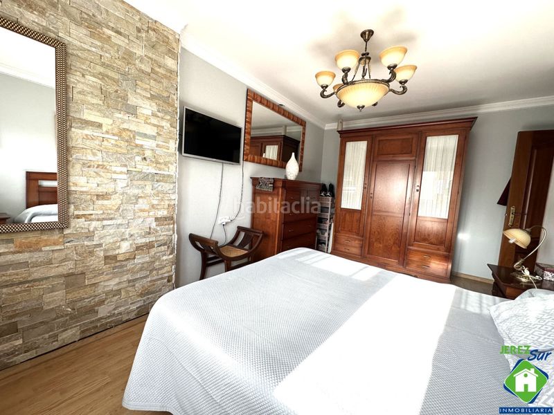 Foto 4c4c9336-f7fc-40b5-b129-f5b6acabe35a. Casa adossada amb calefacció aparcament a El Altillo Jerez de la Frontera