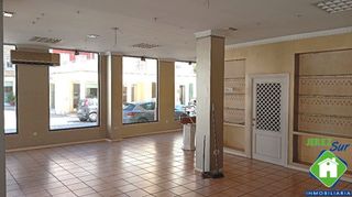 Local Comercial a Madre de Dios. Local comercial de 110mts en excelente estado  zona centroeste j