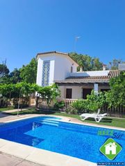 Haus in Arcos de la Frontera. Espectacular chalet con piscina, buhardilla y jardín de frutales