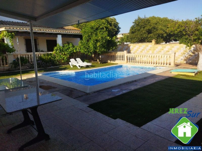 Foto 642f359c-c8bb-419a-9934-10f04ce782c3. Casa amb calefacció piscina a Arcos de la Frontera