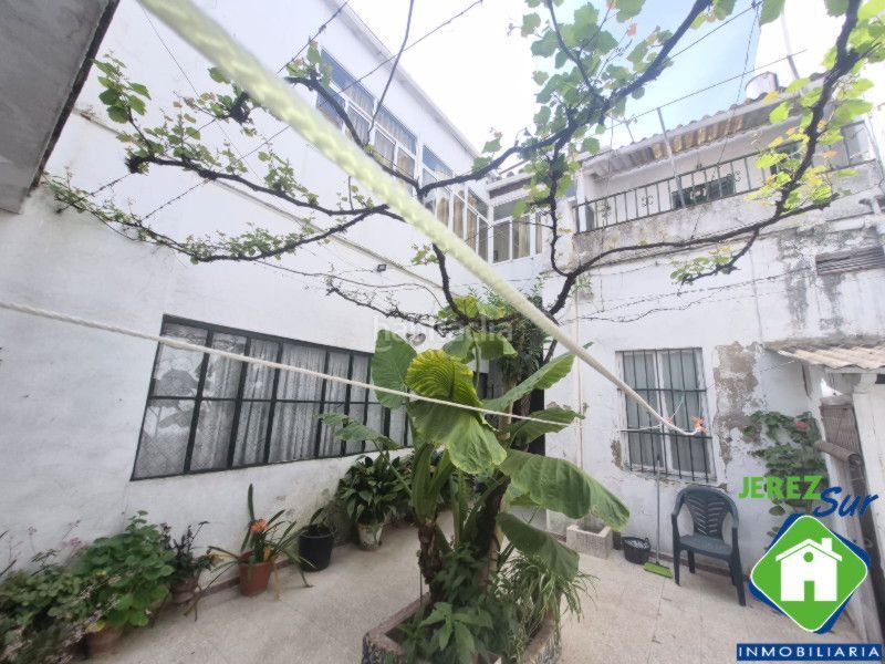 Foto 493b7261-61b2-4b9e-88e2-b70a11270f64. Casa amb aparcament a Madre de Dios Jerez de la Frontera