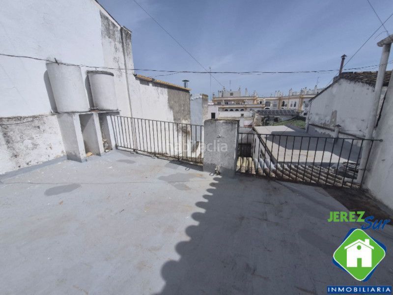Foto bf60f38b-922c-4397-8c66-1e8a7dea044d. Casa amb aparcament a Madre de Dios Jerez de la Frontera