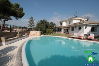 Casa en Valdelagrana. Gran chalet en 1.500 m2 de parcela