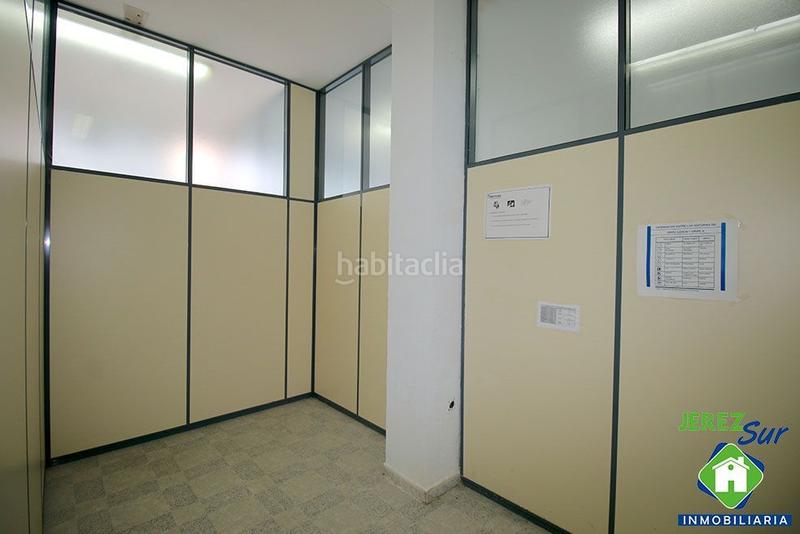 Foto 01563e8b-df92-439e-b269-78919097bec7. Local comercial magnifico local en gran zona comercial en Jerez de la Frontera