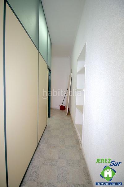 Foto f5f86102-900f-4146-8066-39bc91f09e8e. Local comercial magnifico local en gran zona comercial en Jerez de la Frontera