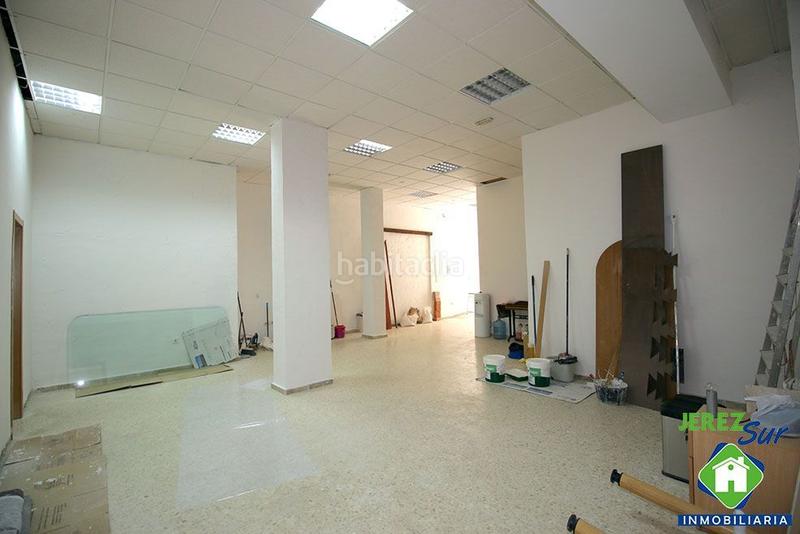 Foto 0bb7402d-bf74-43d0-ab98-82ded29a3405. Alquiler local comercial centro maria antonia de jesus tirado en Jerez de la Frontera