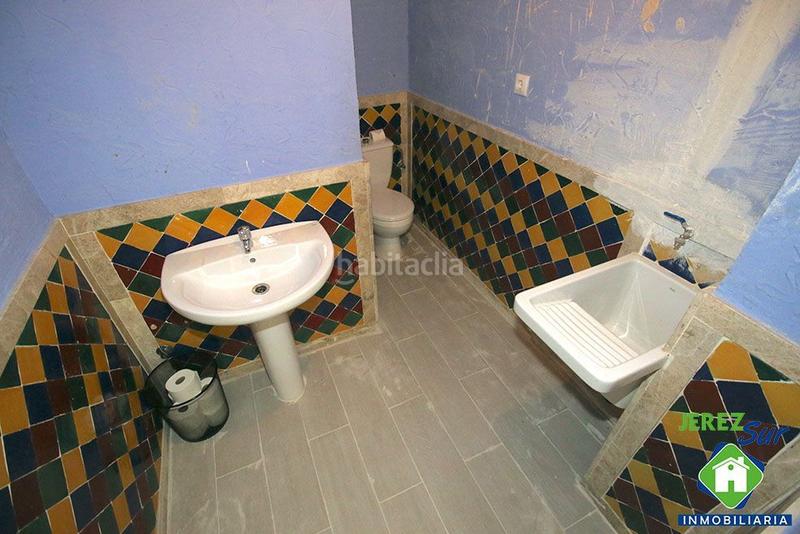 Foto a3c2bd20-b9ce-40f7-9141-a39376e919ab. Alquiler local comercial centro maria antonia de jesus tirado en Jerez de la Frontera