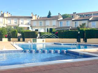 Maison jumelée à Son Xigala. Luminoso adosado con piscina y garaje en una zona con mucha dema