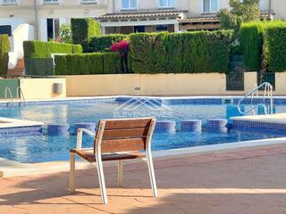 Maison jumelée à Son Xigala. Luminoso adosado con piscina y garaje en una zona con mucha dema