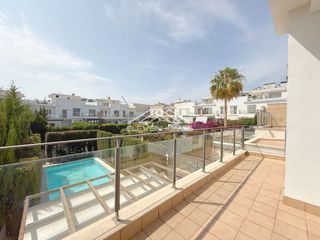 Reihenhaus in Son Dameto. Bienvenidos a este excepcional chalet adosado en zona colegios c
