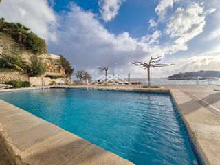 Piso en Sant Agustí. Exclusivo apartamento en primera línea de mar en san agustín