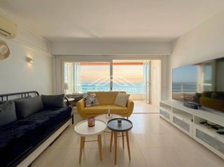 Piso en Magaluf. Primera línea con vistas frontales al mar y acceso directo a la