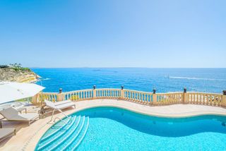 Lloguer Xalet a Sol de Mallorca. Villa en primera línea de mar  alquiler temporal  portals vells
