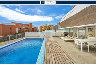 Pis a Casco Urbano. Maravilloso apartamento con piscina privada en la caleta