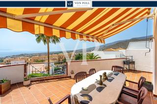 Casa aparellada en Torviscas Centro y Alto. Encantador chalet pareado con vistas al mar en torviscas