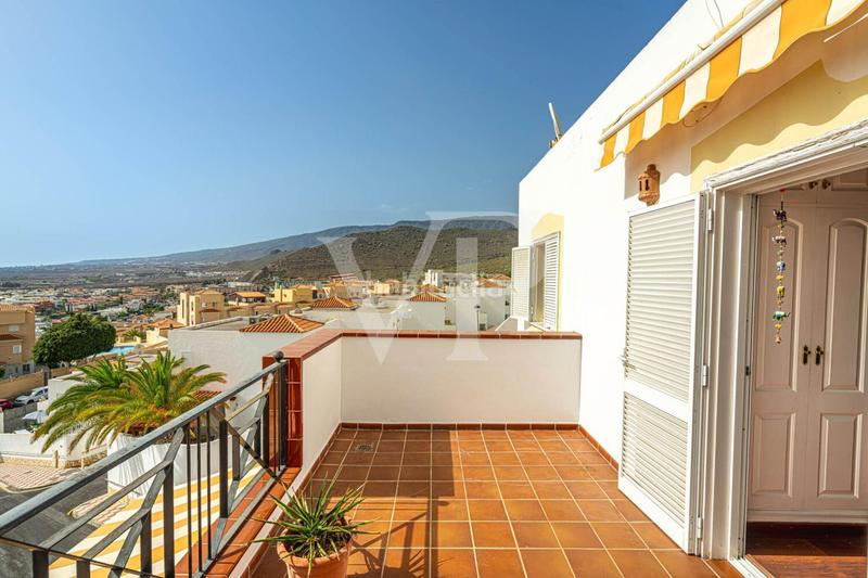 Foto 1ff2188c-8002-4941-8681-3216d2ef1b70. Casa bifamiliare con parcheggio in Torviscas Centro y Alto Adeje