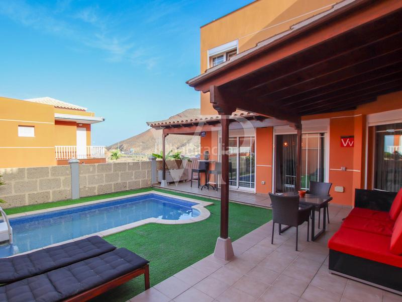 Foto bb0a92df-6236-4220-8a73-bea42ff42a9f. Casa con parcheggio in Los Cristianos Arona