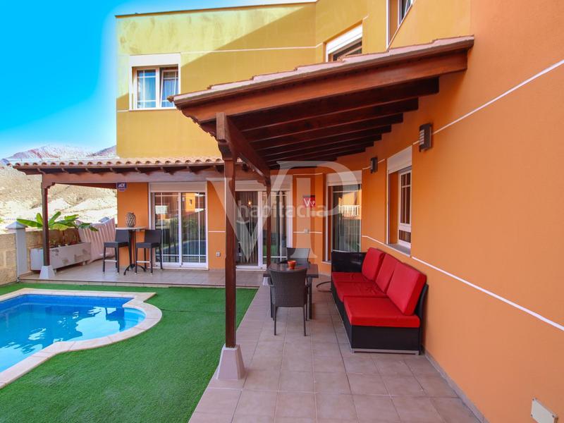 Foto cdc4b04f-5ce1-416e-9402-1a1e3e50ad99. Casa con parcheggio in Los Cristianos Arona