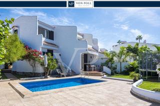 Maison à Playa de las Américas. Villas familiares con vistas al mar en el corazón de playa de la