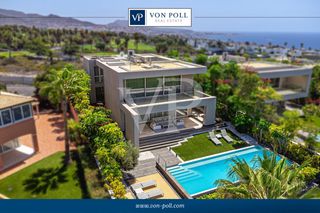 Casa a Casco Urbano. Exclusiva villa de ensueño en primera línea del golf costa adeje