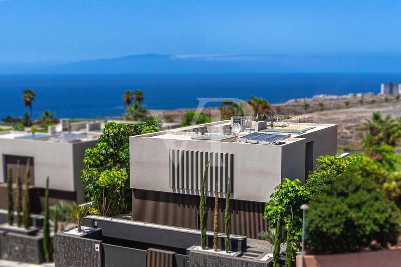 Foto 1d3f27f3-e624-43ce-a4a0-5879c7f1cfc7. Casa con parcheggio piscina in Casco Urbano Adeje